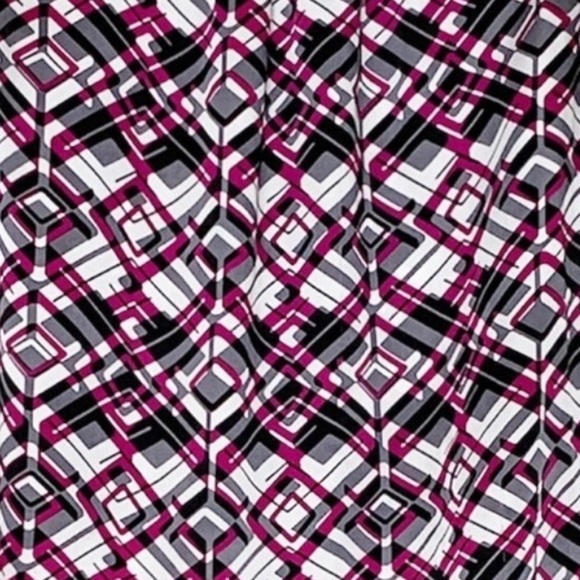 NINE WEST Blouse Wine Black White Sleeveless Geometric design Size Large - Picture 6 of 7